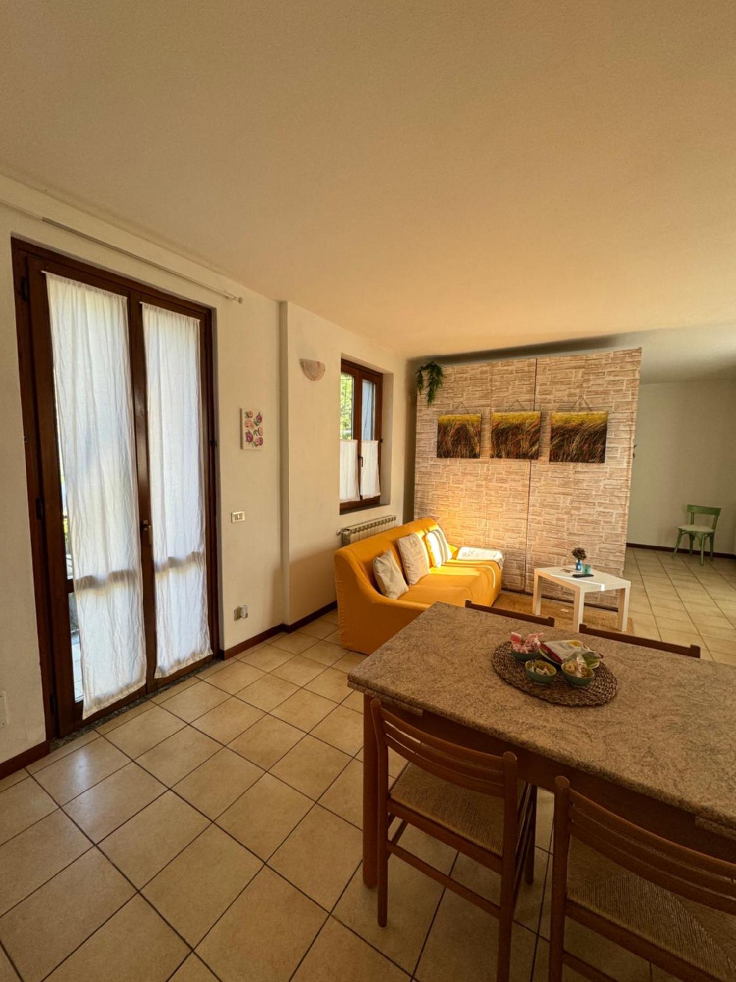 Appartement Casa Nonna Elide 2 à Besozzo Extérieur photo