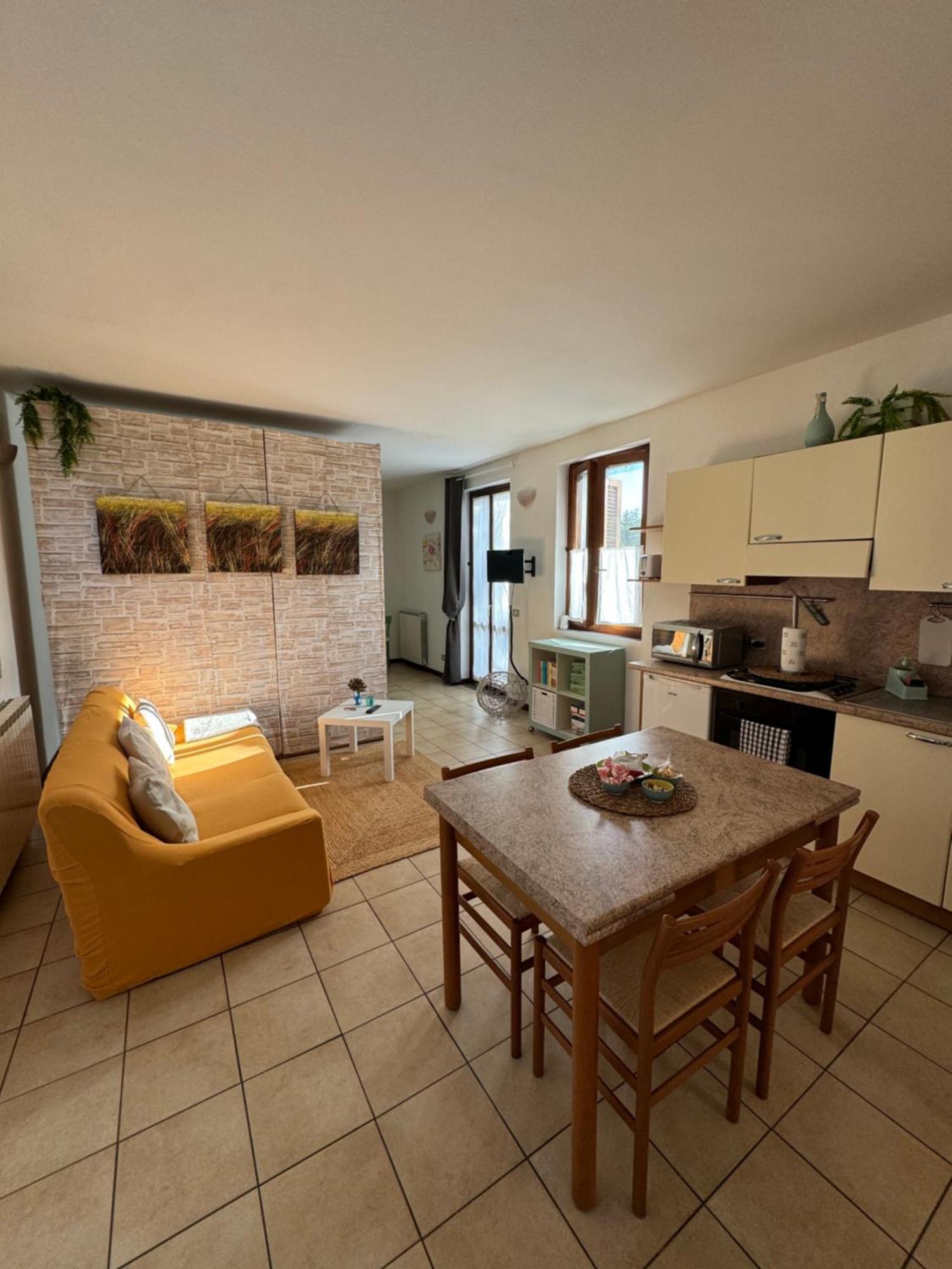 Appartement Casa Nonna Elide 2 à Besozzo Extérieur photo