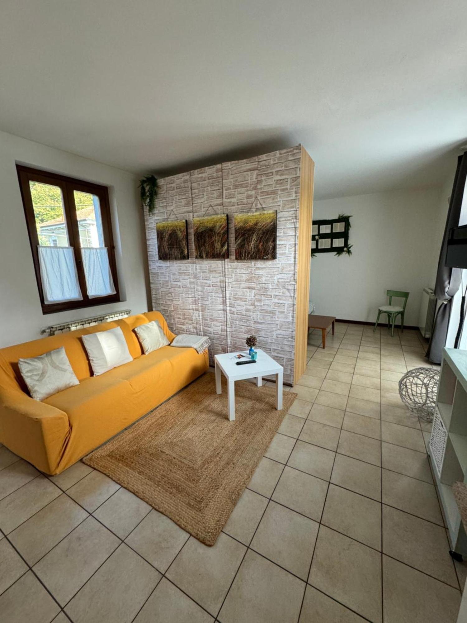 Appartement Casa Nonna Elide 2 à Besozzo Extérieur photo